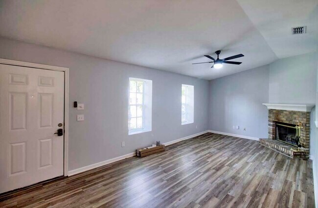 Photo - 425 High Point Ln