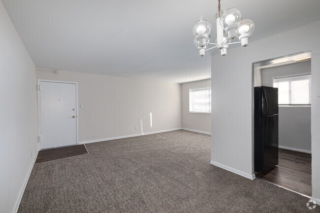3BR 1.5BA - 1,257SF - Parkway Apartments