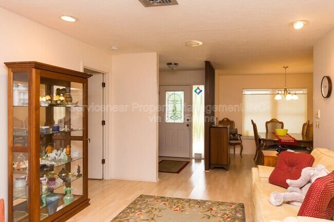 Photo - 423 Whispering Oaks Ct