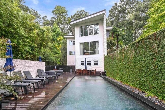 Photo - 1960 Tall Tree Dr NE