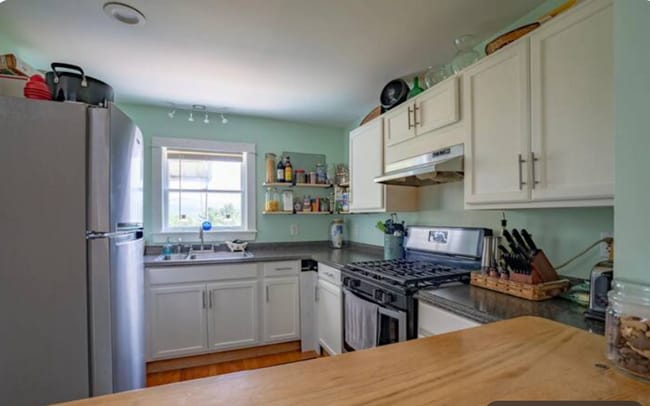 Building Photo - The Eagles Nest Unit #4 "Maple Loft"