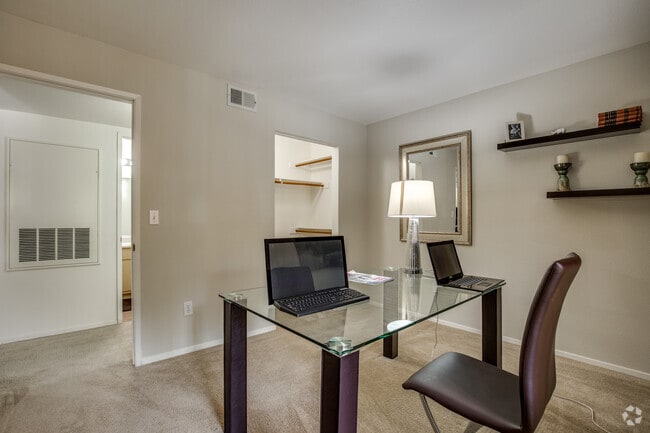 2 BR, 2 BA - 1,015 SF