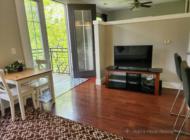 Photo - 1101 W 1st St