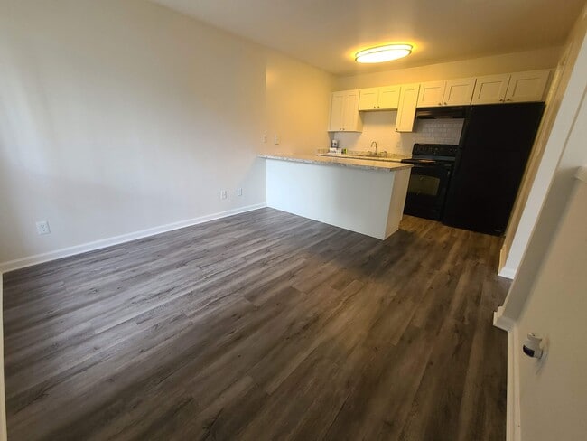 Photo - The Breakers Apartments