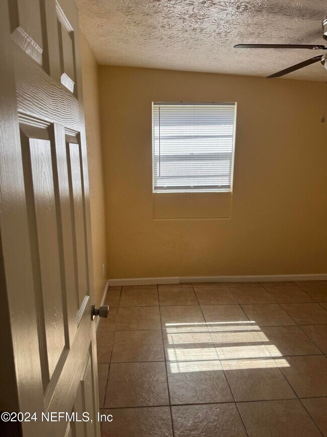 Photo - 2604 Mc Millan St