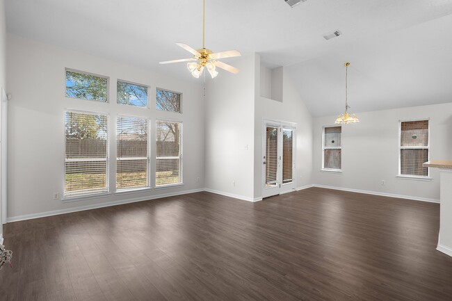 Photo - 6222 Founding Dr