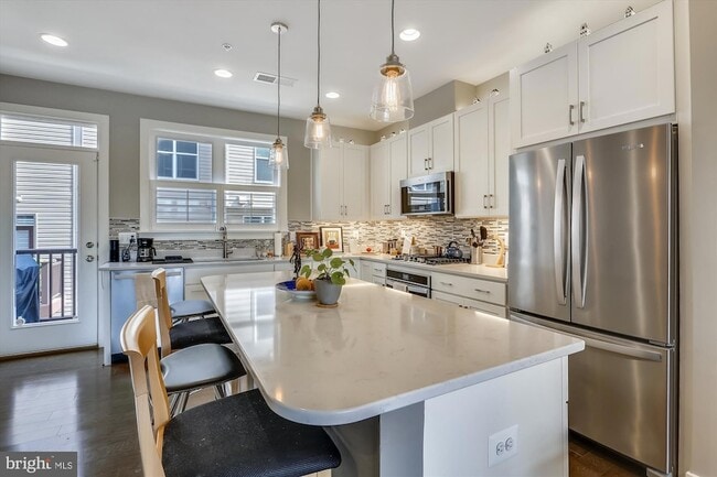 Photo - 8052 Red Hook St