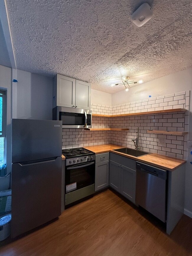 Photo - 16200 Round Mountain Rd