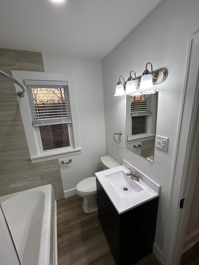 1427 Ozark St