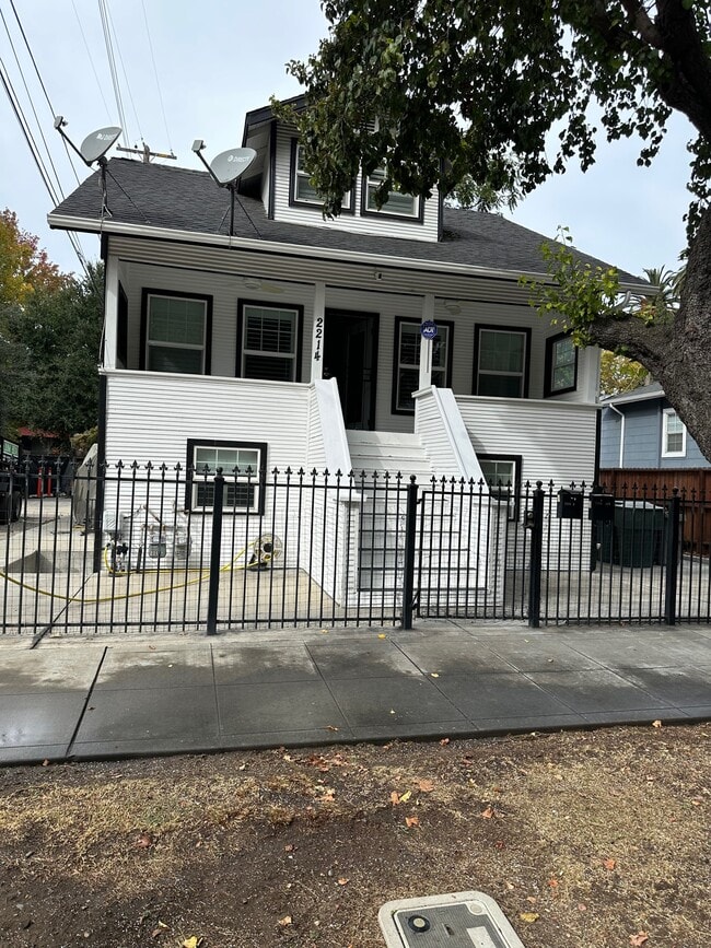 Photo - 2214 4th St Apartment Unit B