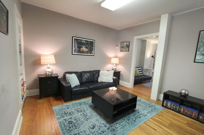 Photo - 8107 Germantown Ave Unidad 1st Fl