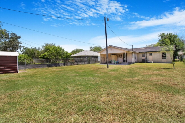 Photo - "Charming 3-Bedroom Retreat with 2 Baths in Mercedes - Spacious 1,519 Sq Ft!"