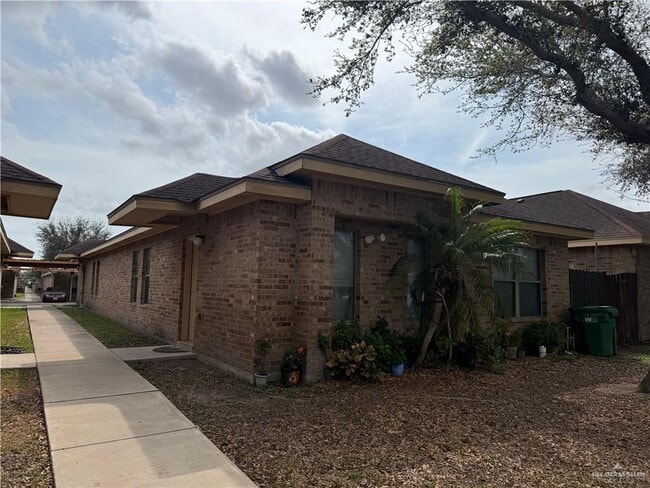 Building Photo - 9 South Dr Unit D