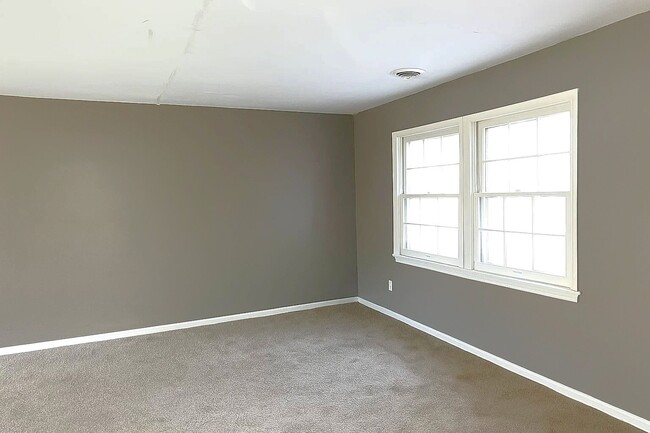 Photo - 2307 N Catherwood Ave