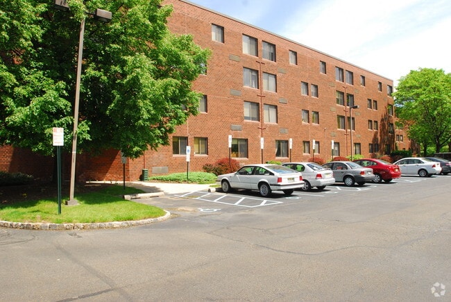 Photo - Baldwin Oaks Apartments