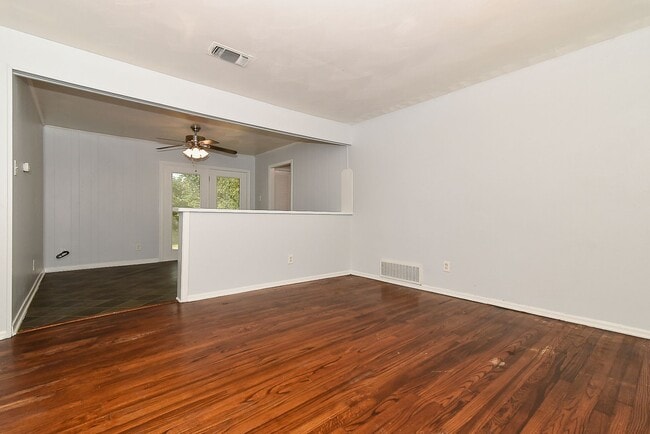 Photo - 6508 Finch-House