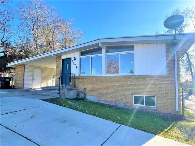 Coming soon!! Fresh & clean large Roy Home... - Coming soon!! Fresh & clean large Roy Home...