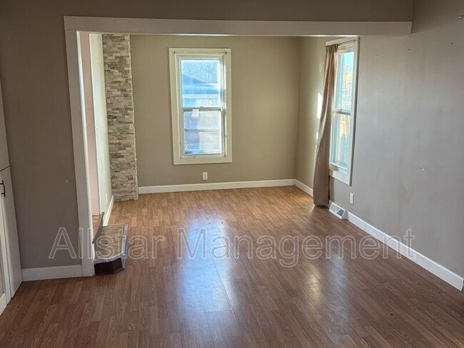 Photo - 1135 W 12th St