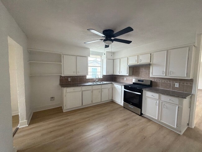 Photo - 121 N Spooner St