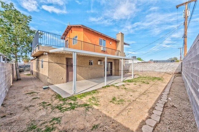 Building Photo - 113 Cedar St