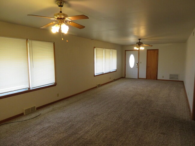 Photo - 9607 N Interstate 27