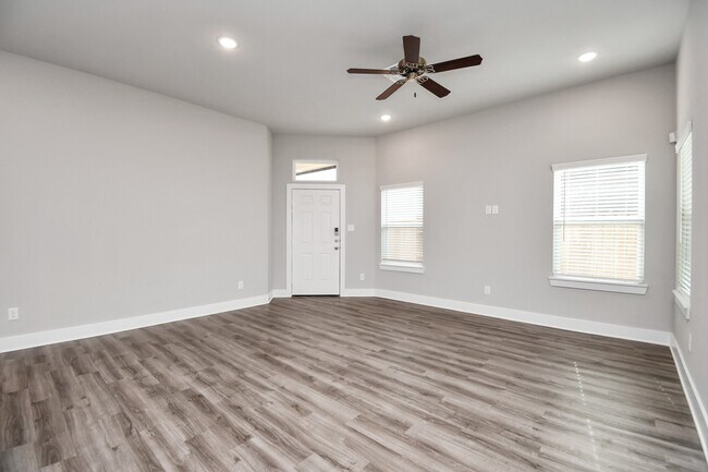 21027 Bay Vlg Dr