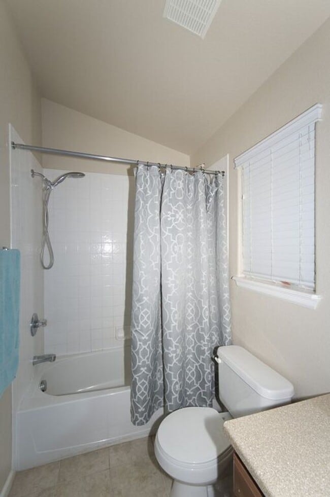 Building Photo - **HOLIDAY MOVE IN SPECIAL**