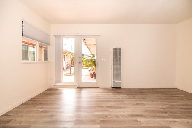 Photo - Refreshed 2 Bed/1 Bath in the Heart of Pacific Beach- Close to the Beach + Bay! REDUCED DEPOSIT $... Unit 2076