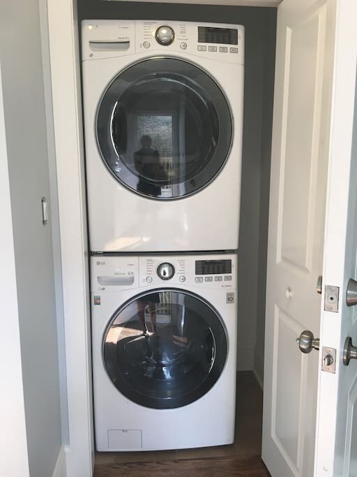 Photo - Luxury  3 bedroom duplex in Lakeview  www.CedarRealty.com Unit 735-1F