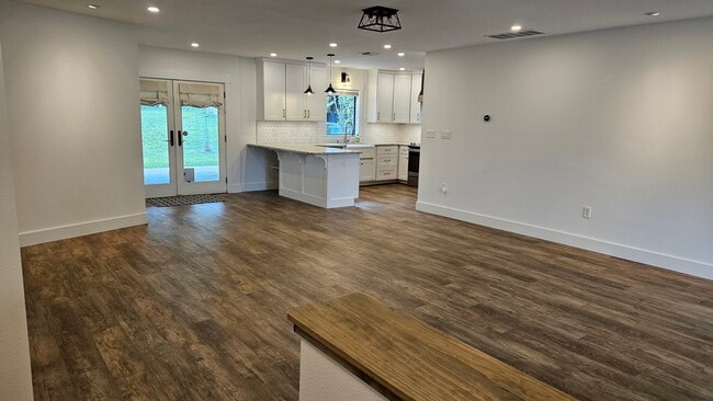 Photo - 219 Edgevale Dr