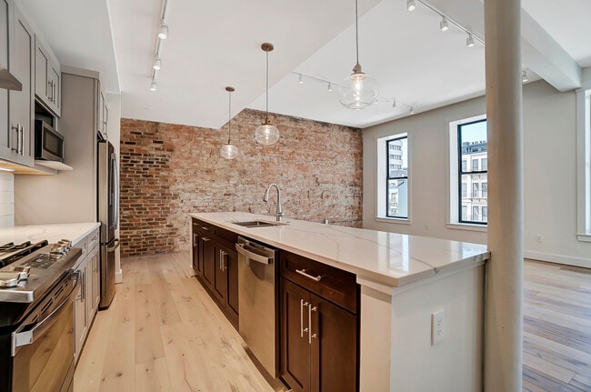 Photo - 39 E Court St Unit 4