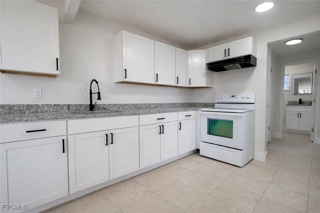 Photo - 704 Karlov St