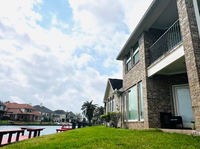 Photo - 14303 Tasmania Ct