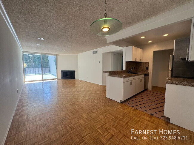 Photo - 8530 Holloway Dr