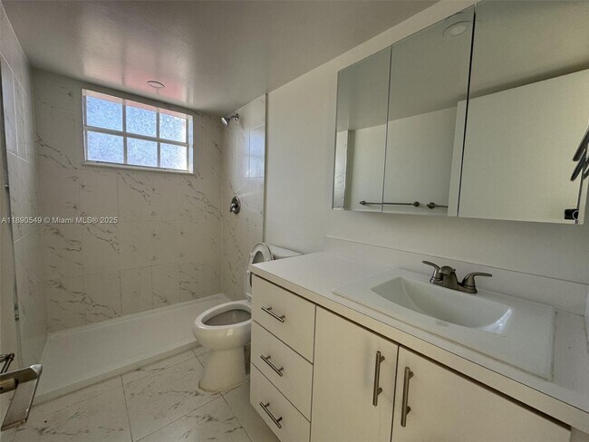 Photo - 945 W 23rd St Unit 1