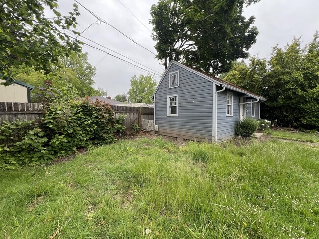 Photo - 1912 20th St NE