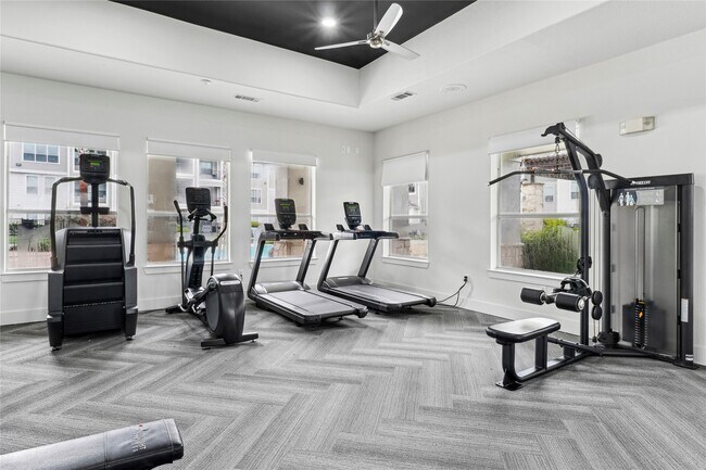 Photo - 14807 Woodland Hills Dr Unidad 3309