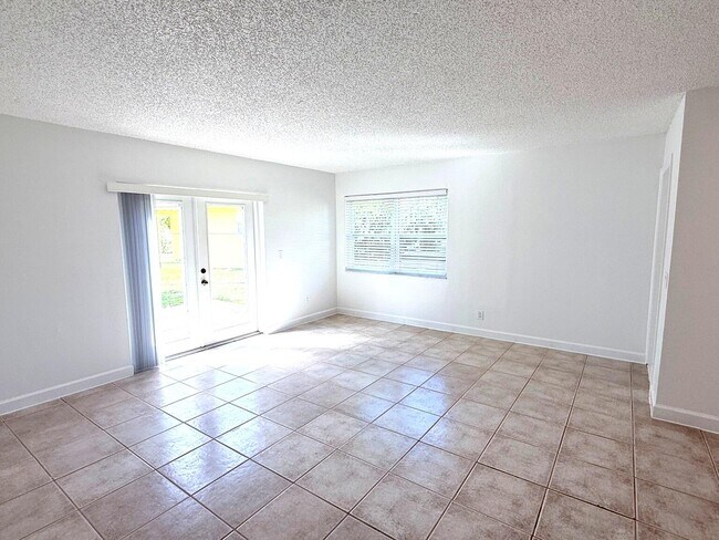 Photo - 3364 Jefferson St