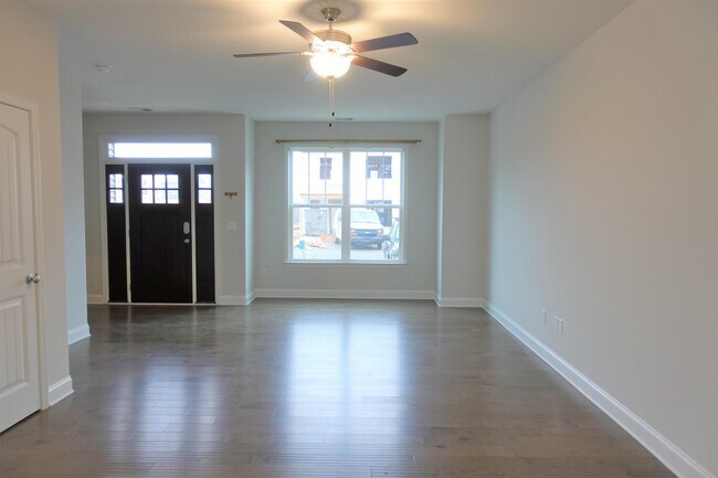 Photo - 124 Creekland Wy