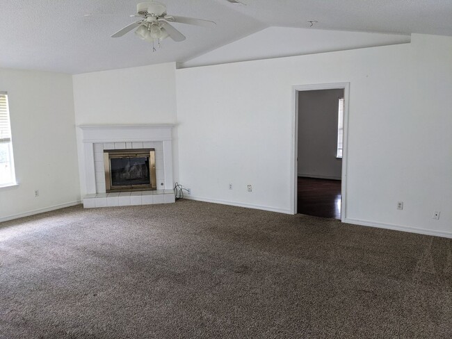 2823 Atoka Trail