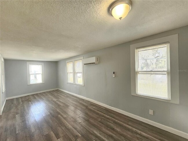 Photo - 503 Longfellow Blvd