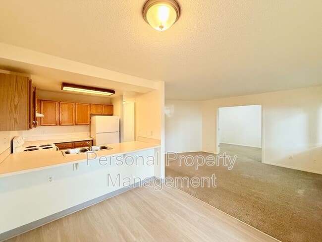 Building Photo - 3412 NE 66th Ave Unit B22