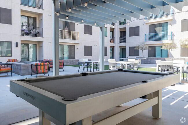 Outdoor Entertainment Ramada - Curve at Melrose