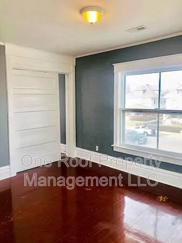 Photo - 2635 Victor St