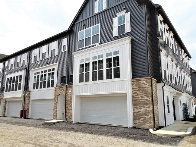 Photo - 320 Mayer Pl