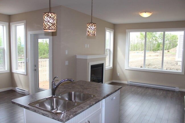 Photo - 1606-1688 88 Ave