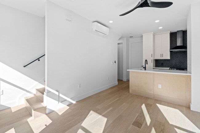 Photo - 2916 E 13th St