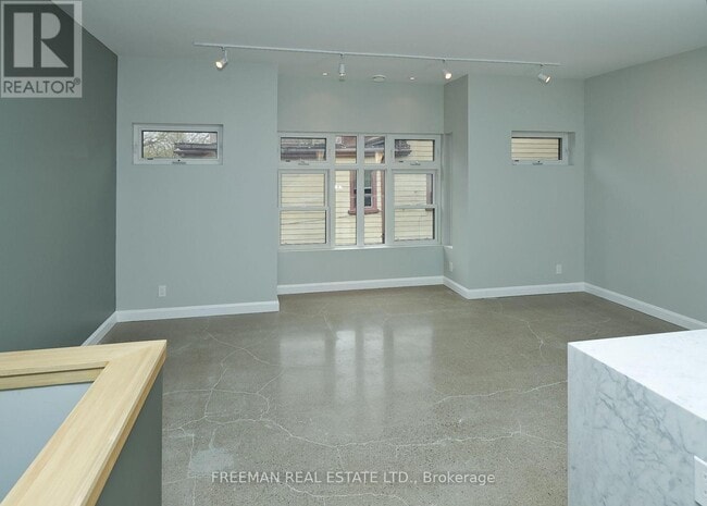 Photo - 1 Max Hartstone Ln