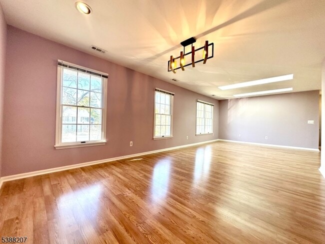 Photo - 184 Milkweed Ct