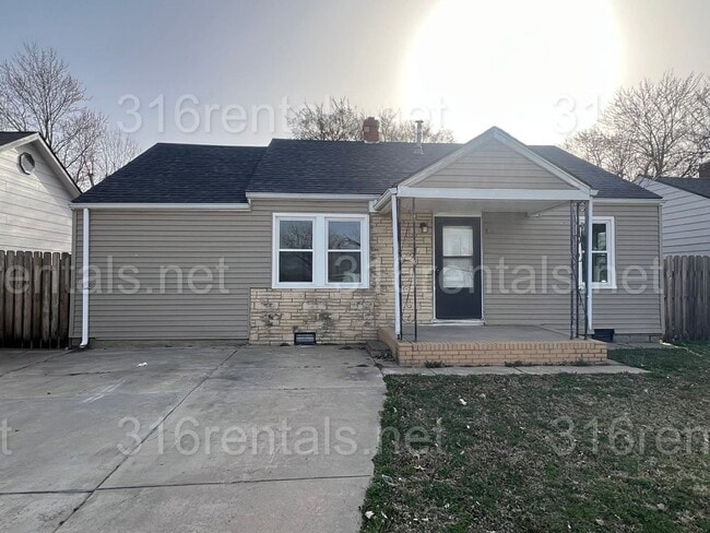 Building Photo - $1150 - **COMING SOON** 3 bed 1 bath - Single Family Home